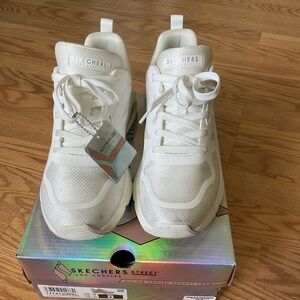 Womens SKECHERS  Tres-Air Uno Revolution Airy, White/Silver Mesh Sneakers Size 8
